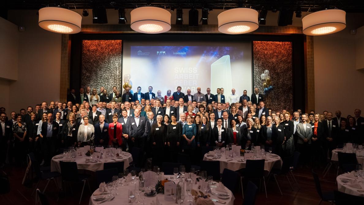 Gruppenfoto am Swiss Arbeitgeber Award mit dem SVTI und Swiss Safety Center
